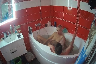 Maren and Rodan bath Oct06 22
