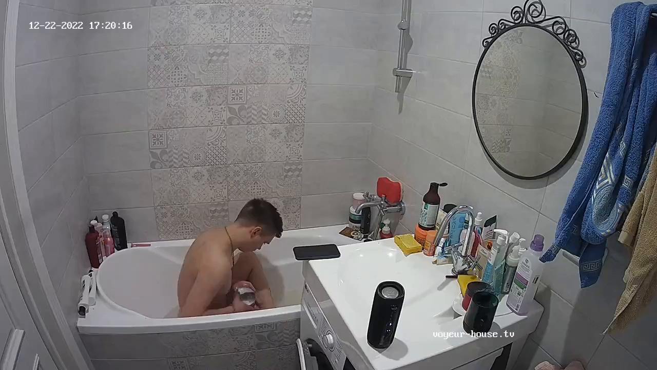Nolan takes a bath and jurk off DEC22