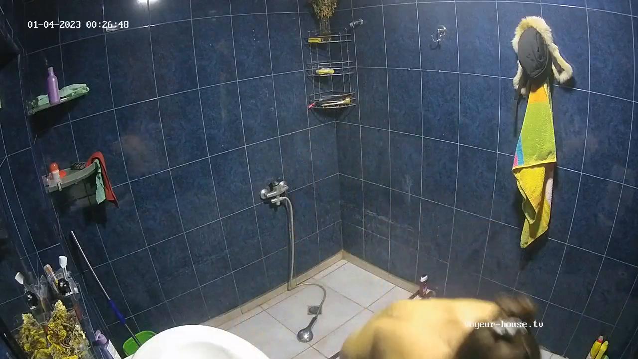 Vanda shower, Jan-04-2023