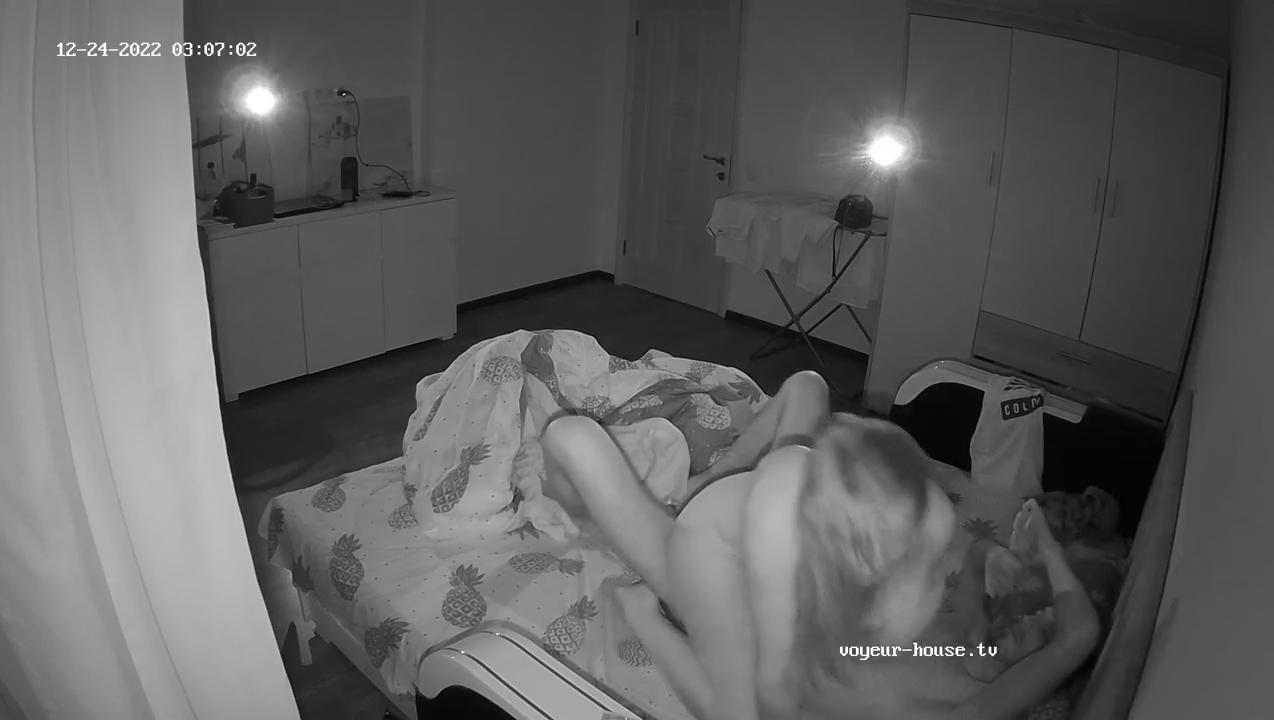 Liviola & Livio late night sex in bed Dec24,2022 cam2