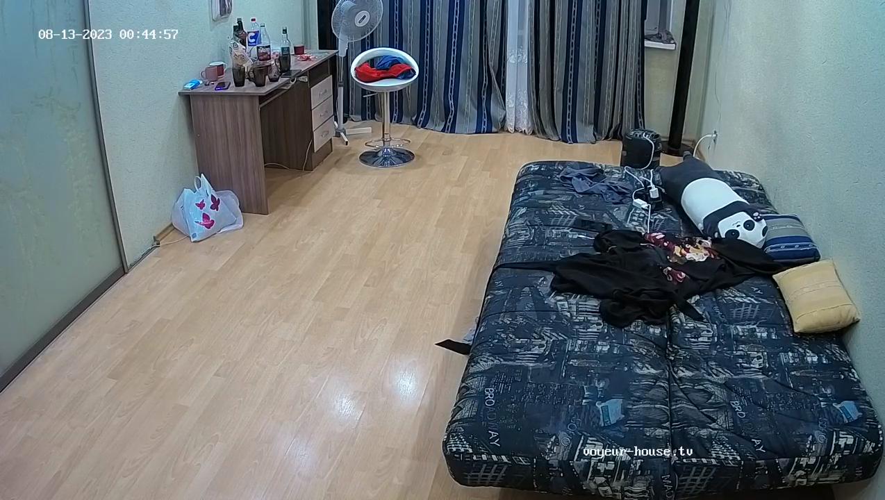 Beautiful Fat guest getting fucked in the living room threesome sex 13-08-2023 cam2