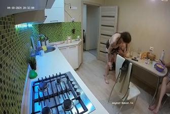 Exclusive, Julia Max Sibilla more Fun in kitchen 2024-04-18 cam2