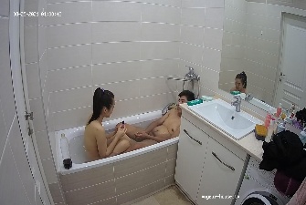 Guest Couple bath together 29 Aug 2021