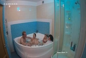 Tonk and Ryry Terrance and Martha guest girls - Naughty group bath 2024-06-16 cam2