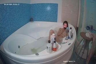 Naomi taking a bath and shaving 2024-08-05