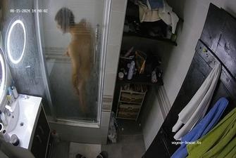 Ally and Dan shower, 15 08 2024