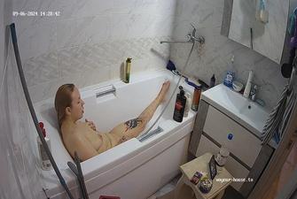 Megan bath and waterbate, 06 09 2024