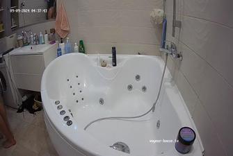 Yuneska Radu friends hot shower, 09 09 2024