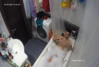 Guest guy bath 18-09-2024