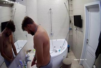 Eduardo washing cock at sink 01-10-2024