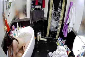 Alecia friends hot bath, 06 10 2024
