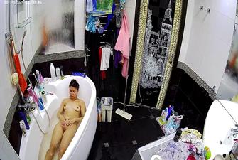Lilka in Bathtub 2024-10-14