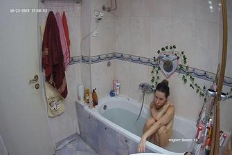 Ally and Dan Long relaxing bath 2024-10-23