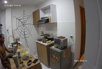 Gabriel naked in kitchen 11-11-2024