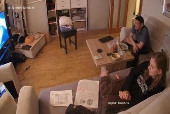 Henry and guest have fun in Living room 2024-11-22