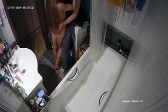 Ariela and Guest bathroom fun 1, 07-12-2024