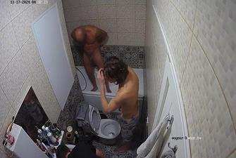 Bald guy early morning shower 17-11-2024