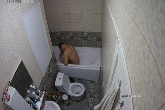 Guest guy late morning shower 17-11-2024
