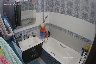 Jainah washing and jerking Kingston bathtub 2025-04-07