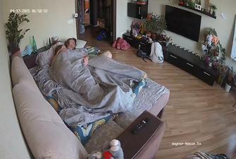 Ariela and Barton, sex and relax livingroom 2025-04-17