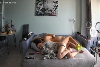 Andreza relaxing nude and bating livingroom 2025-05-14 cam 2
