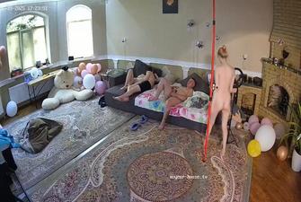 Rosy sucking off Aleks livingroom MoS 2025-05-15 cam 2