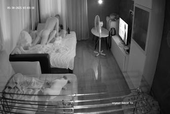 1 sex Libusa Iwan livingroom at Julia 2025-05-30