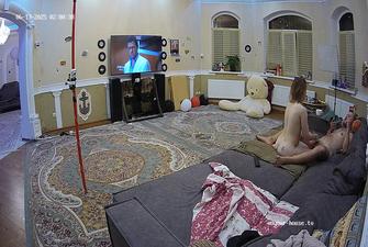 Crockee Aora couch fun livingroom 2025-06-13 cam 5