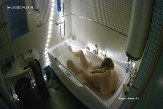 Erik Frida Allentia, bath and sex in bathtub 2025-06-13