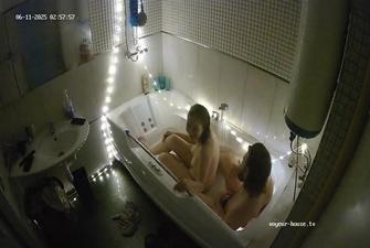 Group-fun bathtub Erik and Harold 2025-06-10